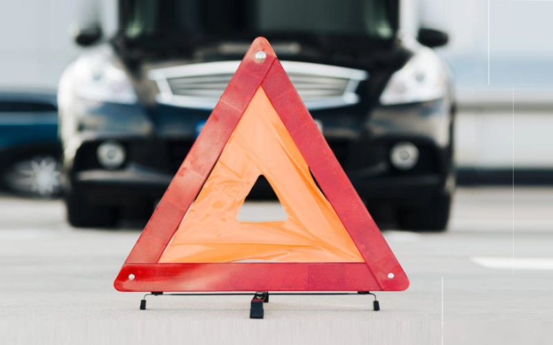 Why Every Vehicle Needs a Reflective Warning Triangle for Roadside Emergencies
